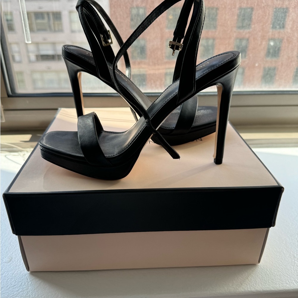 Never worn BCBG generation heel